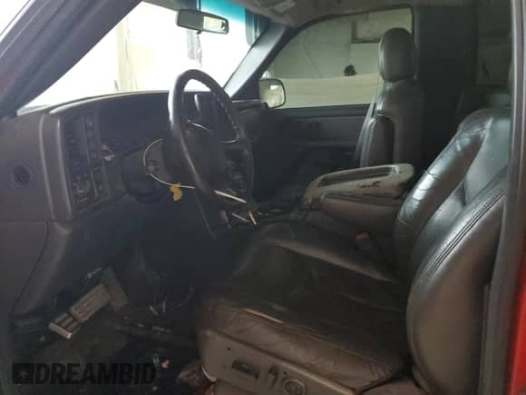 2001 GMC Sierra 1500 SLE z VIN 1GTEK14T21Z244756, wystawiony jako Copart lot #60703015 z przebiegiem 293 977 mil mil oraz Szkoda całkowita • Salvage title. Historia ofert i sprzedaży dostępna na DreamBid. Obrazek 7.