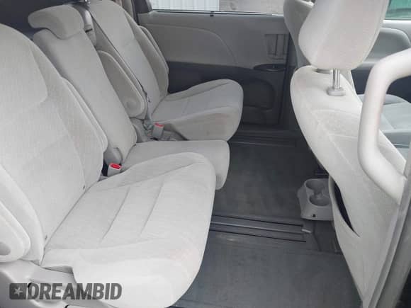 2017 Toyota Sienna LE Auto Access Seat с VIN 5TDKZ3DC4HS879967, выставлен на аукционе IAAI как лот 42680163 с пробегом 136 047 миль миль и . История ставок и продаж доступна на DreamBid. Изображение 8.