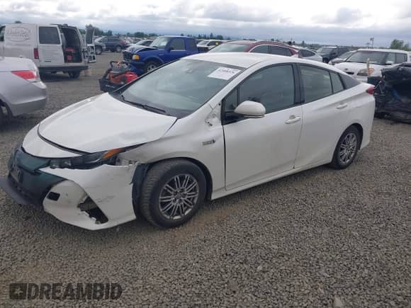 2018 Toyota Prius Plus z VIN JTDKARFP9J3095575, wystawiony jako IAAI lot #42408526 z przebiegiem 166 914 mil mil oraz . Historia ofert i sprzedaży dostępna na DreamBid. Obrazek 17.