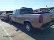 1996 GMC Sierra 1500 z VIN 1GTEC19R0TE524941, wystawiony jako IAAI lot #42827420 z przebiegiem 186 246 mil mil oraz . Historia ofert i sprzedaży dostępna na DreamBid. Obrazek 3.