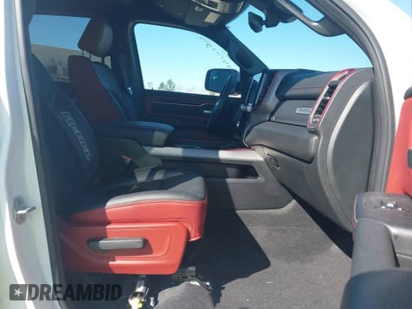 2025 Ram 1500 Rebel z VIN 1C6SRFLP7SN578409, wystawiony jako IAAI lot #41708841 z przebiegiem 18 153 mil mil oraz . Historia ofert i sprzedaży dostępna na DreamBid. Obrazek 5.