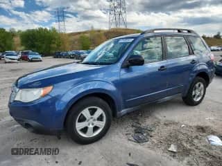 2013 Subaru Forester X z VIN JF2SHABC1DH415805, wystawiony jako Copart lot #81409345 z przebiegiem 118 654 mil mil oraz Szkoda całkowita • Salvage title. Historia ofert i sprzedaży dostępna na DreamBid. Obrazek 1.