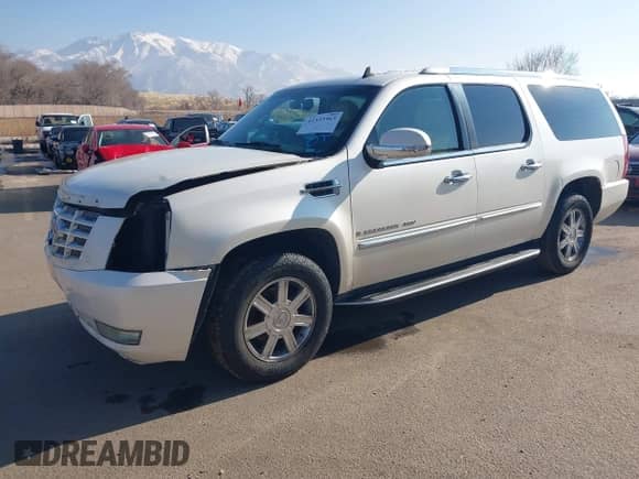 2007 Cadillac Escalade ESV с VIN 1GYFK66827R396002, выставлен на аукционе IAAI как лот 41333363 с пробегом 166 278 миль миль и . История ставок и продаж доступна на DreamBid. Изображение 2.