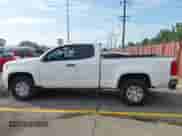 2017 Chevrolet Colorado 2WD WT z VIN 1GCHSBEA9H1179378, wystawiony jako IAAI lot #43294069 z przebiegiem 229 394 mil mil oraz . Historia ofert i sprzedaży dostępna na DreamBid. Obrazek 14.