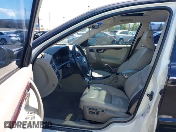 2008 Volvo S60 2.5T с VIN YV1RS592382683602, выставлен на аукционе IAAI как лот 43305737 с пробегом Не указан миль и . История ставок и продаж доступна на DreamBid. Изображение 5.