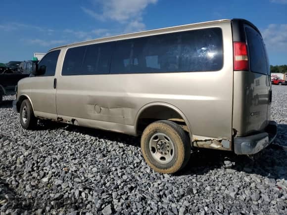 2007 Chevrolet Express Passenger с VIN 1GAHG39U671156658, выставлен на аукционе Copart как лот 59565575 с пробегом 158 012 миль миль и Списание • Salvage title. История ставок и продаж доступна на DreamBid. Изображение 2.