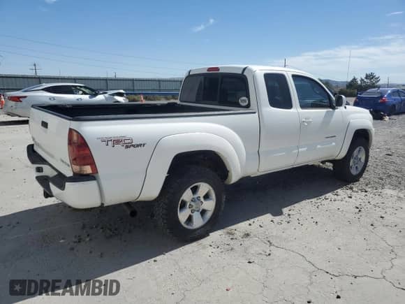 2005 Toyota Tacoma с VIN 5TEUU42N25Z144596, выставлен на аукционе Copart как лот 69295985 с пробегом 285 923 миль миль и Списание • Salvage title. История ставок и продаж доступна на DreamBid. Изображение 3.