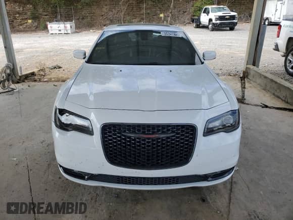 2022 Chrysler 300 S with VIN 2C3CCABG1NH135189, listed as a Copart auction lot 85926815 with 109,853 mi miles and Clean title. Bid and sale history available at DreamBid. Image 5.