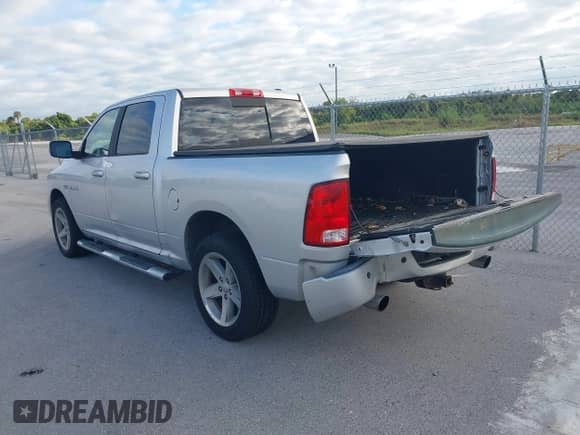 2009 Dodge 1500 SLT с VIN 1D3HB13T79S751145, выставлен на аукционе IAAI как лот 43574736 с пробегом 163 838 миль миль и . История ставок и продаж доступна на DreamBid. Изображение 3.