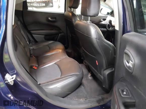 2019 Jeep Compass Trailhawk z VIN 3C4NJDDB0KT709054, wystawiony jako IAAI lot #42576287 z przebiegiem 113 796 mil mil oraz . Historia ofert i sprzedaży dostępna na DreamBid. Obrazek 8.