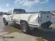 1989 Chevrolet Silverado 2500 z VIN 1GCGC24K2KE265182, wystawiony jako Copart lot #43181655 z przebiegiem 224 959 mil mil oraz Szkoda całkowita • Salvage title. Historia ofert i sprzedaży dostępna na DreamBid. Obrazek 2.