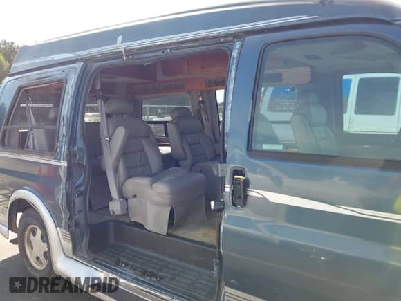 1999 Chevrolet Express z VIN 1GBFG15R6X1016165, wystawiony jako IAAI lot #43278799 z przebiegiem 225 670 mil mil oraz . Historia ofert i sprzedaży dostępna na DreamBid. Obrazek 14.