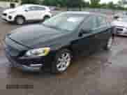 2016 Volvo S60 T5 Drive-E Premier z VIN YV126MFK7G2407961, wystawiony jako IAAI lot #42640958 z przebiegiem 96 884 mil mil oraz . Historia ofert i sprzedaży dostępna na DreamBid. Obrazek 17.