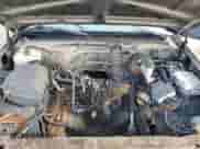 1998 GMC Sierra 1500 z VIN 1GTEC19W4WE517422, wystawiony jako Copart lot #65384335 z przebiegiem 263 184 mil mil oraz Czysty tytuł • Clean title. Historia ofert i sprzedaży dostępna na DreamBid. Obrazek 11.