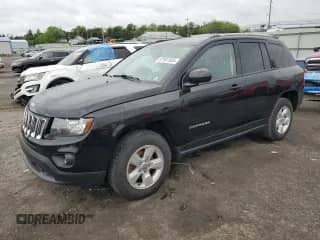 2016 Jeep Compass Latitude z VIN 1C4NJCEB3GD747822, wystawiony jako Copart lot #57507585 z przebiegiem 19 802 mil mil oraz Szkoda całkowita • Salvage title. Historia ofert i sprzedaży dostępna na DreamBid. Obrazek 1.