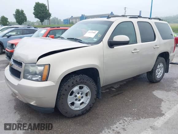 2011 Chevrolet Tahoe LT с VIN 1GNSKBE05BR250248, выставлен на аукционе IAAI как лот 42676401 с пробегом 195 683 миль миль и . История ставок и продаж доступна на DreamBid. Изображение 2.