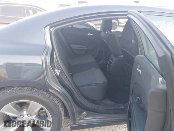 2016 Dodge Charger SXT z VIN 2C3CDXHG6GH355485, wystawiony jako IAAI lot #43344061 z przebiegiem 102 080 mil mil oraz . Historia ofert i sprzedaży dostępna na DreamBid. Obrazek 8.