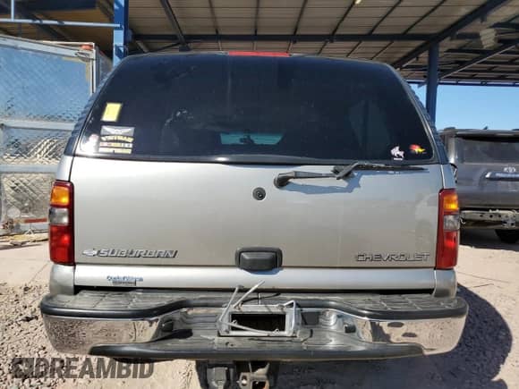 2003 Chevrolet Suburban LT с VIN 3GNGK26U33G203907, выставлен на аукционе Copart как лот 46903905 с пробегом 318 022 миль миль и Списание • Salvage title. История ставок и продаж доступна на DreamBid. Изображение 6.