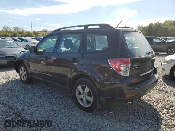 2013 Subaru Forester X z VIN JF2SHABC2DH410712, wystawiony jako Copart lot #84947895 z przebiegiem 104 099 mil mil oraz Czysty tytuł • Clean title. Historia ofert i sprzedaży dostępna na DreamBid. Obrazek 2.