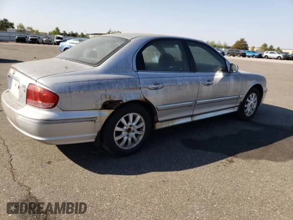 2003 Hyundai Sonata GLS z VIN KMHWF35H23A871372, wystawiony jako Copart lot #76199644 z przebiegiem 164 094 mil mil oraz Czysty tytuł • Clean title. Historia ofert i sprzedaży dostępna na DreamBid. Obrazek 3.