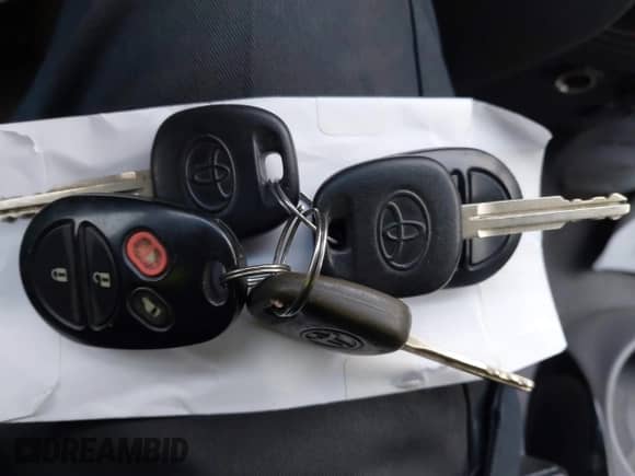 2005 Toyota Sienna LE with VIN 5TDBA23C65S051286, listed as a IAAI auction lot 43571163 with 110,701 mi miles and . Bid and sale history available at DreamBid. Image 11.