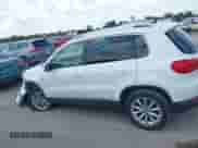 2017 Volkswagen Tiguan Wolfsburg Edition z VIN WVGRV7AX2HK006195, wystawiony jako IAAI lot #42874273 z przebiegiem 135 708 mil mil oraz . Historia ofert i sprzedaży dostępna na DreamBid. Obrazek 14.