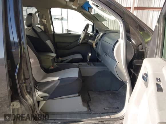 2007 Nissan Frontier SE z VIN 1N6AD07U27C416669, wystawiony jako IAAI lot #43262121 z przebiegiem 237 034 mil mil oraz . Historia ofert i sprzedaży dostępna na DreamBid. Obrazek 5.