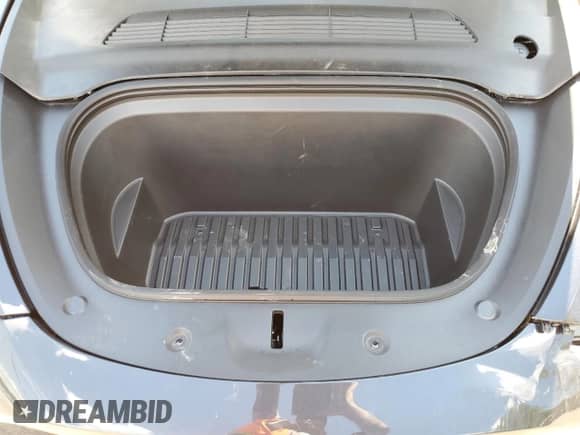 2024 Tesla Model Y Long Range with VIN 7SAYGDEE6RF131123, listed as a Copart auction lot 70685005 with 10,032 mi miles and Salvage title. Bid and sale history available at DreamBid. Image 11.