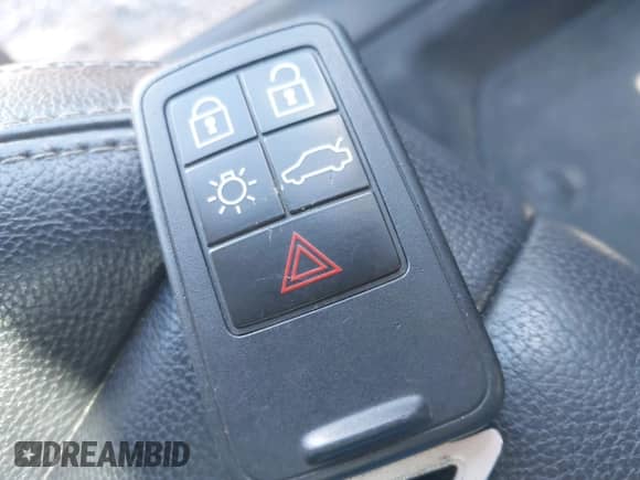 2017 Volvo S60 Dynamic с VIN YV126MFLXH2428457, выставлен на аукционе IAAI как лот 43109708 с пробегом 130 474 миль миль и . История ставок и продаж доступна на DreamBid. Изображение 11.