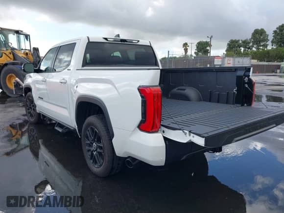 2024 Toyota Tundra Limited z VIN 5TFWA5DB9RX217552, wystawiony jako IAAI lot #41588555 z przebiegiem 3 216 mil mil oraz . Historia ofert i sprzedaży dostępna na DreamBid. Obrazek 3.