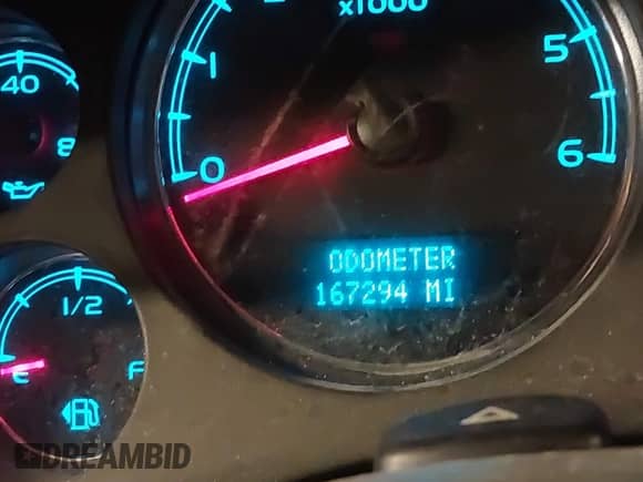 2010 Chevrolet Suburban LT z VIN 1GNUKJE32AR272865, wystawiony jako IAAI lot #43260380 z przebiegiem 167 294 mil mil oraz . Historia ofert i sprzedaży dostępna na DreamBid. Obrazek 16.