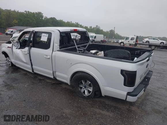 2018 Ford F-150 XL z VIN 1FTFW1EGXJFC96521, wystawiony jako IAAI lot #43007689 z przebiegiem 145 122 mil mil oraz . Historia ofert i sprzedaży dostępna na DreamBid. Obrazek 3.