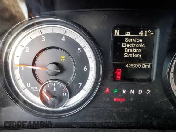 2018 Ram 1500 Tradesman z VIN 3C6RR6KT6JG269700, wystawiony jako Copart lot #47265585 z przebiegiem 42 600 mil mil oraz Szkoda całkowita • Salvage title. Historia ofert i sprzedaży dostępna na DreamBid. Obrazek 9.