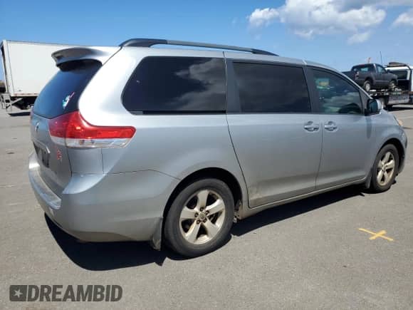 2011 Toyota Sienna LE with VIN 5TDKK3DC4BS090522, listed as a Copart auction lot 70963845 with 122,099 mi miles and Clean title. Bid and sale history available at DreamBid. Image 3.