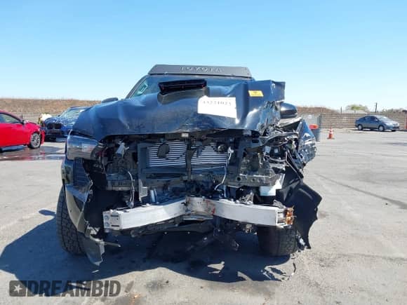 2024 Toyota Tacoma SR5 z VIN 3TMLB5JN5RM077620, wystawiony jako IAAI lot #43221023 z przebiegiem 11 482 mil mil oraz . Historia ofert i sprzedaży dostępna na DreamBid. Obrazek 6.