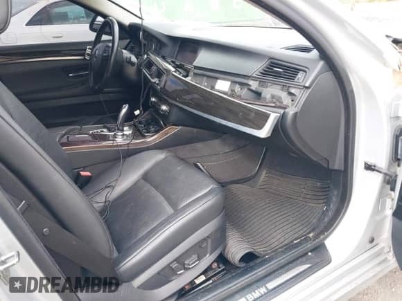 2012 BMW 5 Series 528i xDrive с VIN WBAXH5C50CDW03312, выставлен на аукционе IAAI как лот 43491613 с пробегом 208 683 миль миль и . История ставок и продаж доступна на DreamBid. Изображение 5.