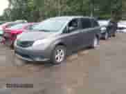 2012 Toyota Sienna с VIN 5TDKA3DC8CS016671, выставлен на аукционе IAAI как лот 43232324 с пробегом 246 826 миль миль и . История ставок и продаж доступна на DreamBid. Изображение 17.