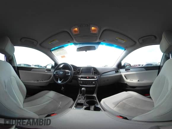 2019 Hyundai Sonata SE с VIN 5NPE24AF6KH767688, выставлен на аукционе IAAI как лот 42538219 с пробегом 83 431 миль миль и . История ставок и продаж доступна на DreamBid. Изображение 18.