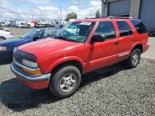 2000 Chevrolet Blazer LT with VIN 1GNDT13W8Y2392666, listed as a Copart auction lot 56652895 with 223,924 mi miles and Salvage title. Bid and sale history available at DreamBid. Image 1.