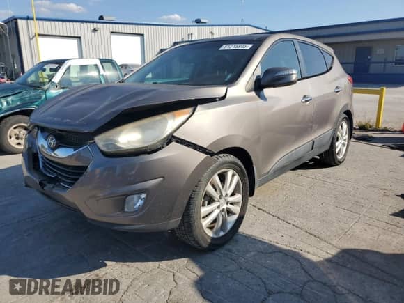 2011 Hyundai Tucson Limited с VIN KM8JU3AC7BU198425, выставлен на аукционе Copart как лот 81215945 с пробегом 114 776 миль миль и Списание • Salvage title. История ставок и продаж доступна на DreamBid. Изображение 1.
