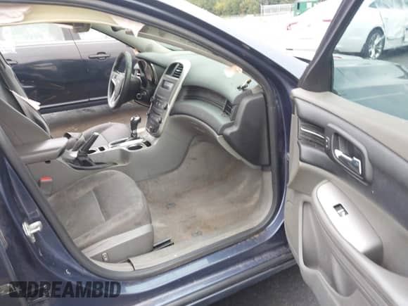 2014 Chevrolet Malibu LS с VIN 1G11B5SL4EF109318, выставлен на аукционе IAAI как лот 43190907 с пробегом 321 257 миль миль и . История ставок и продаж доступна на DreamBid. Изображение 5.