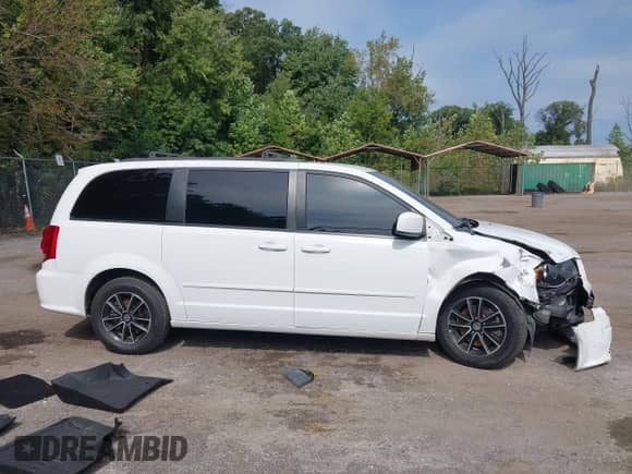 2017 Dodge Grand Caravan GT z VIN 2C4RDGEG9HR860636, wystawiony jako IAAI lot #43235378 z przebiegiem 135 155 mil mil oraz . Historia ofert i sprzedaży dostępna na DreamBid. Obrazek 13.