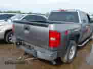 2007 Chevrolet Silverado 1500 LTZ z VIN 2GCEK13M171601808, wystawiony jako IAAI lot #42397703 z przebiegiem 192 189 mil mil oraz . Historia ofert i sprzedaży dostępna na DreamBid. Obrazek 4.