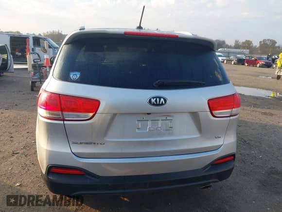 2018 Kia Sorento LX z VIN 5XYPGDA59JG338956, wystawiony jako IAAI lot #40707739 z przebiegiem 94 905 mil mil oraz . Historia ofert i sprzedaży dostępna na DreamBid. Obrazek 16.