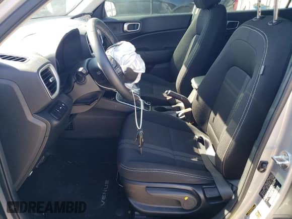 2022 Hyundai Venue SEL z VIN KMHRC8A35NU166192, wystawiony jako Copart lot #69808964 z przebiegiem 31 247 mil mil oraz Szkoda całkowita • Salvage title. Historia ofert i sprzedaży dostępna na DreamBid. Obrazek 7.