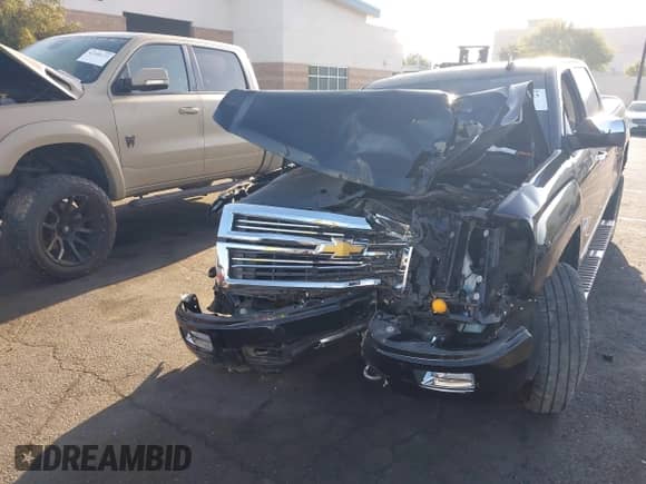 2014 Chevrolet Silverado 1500 High Country z VIN 3GCPCTEC2EG406164, wystawiony jako IAAI lot #42293653 z przebiegiem 44 351 mil mil oraz . Historia ofert i sprzedaży dostępna na DreamBid. Obrazek 6.