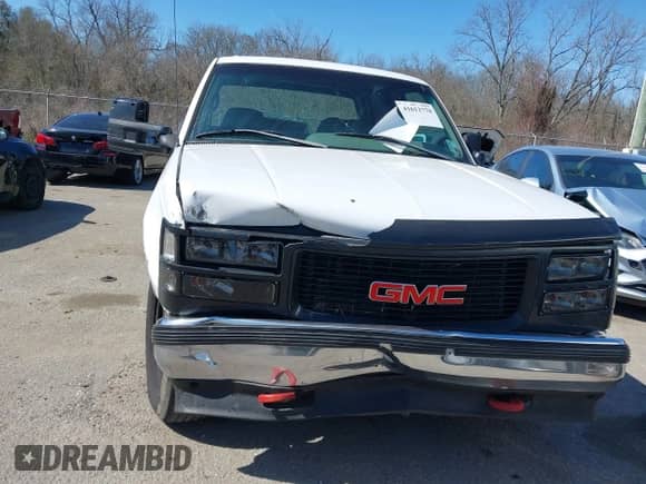 1996 GMC Sierra 1500 z VIN 1GTGC33R4TF018147, wystawiony jako IAAI lot #41612770 z przebiegiem 106 443 mil mil oraz . Historia ofert i sprzedaży dostępna na DreamBid. Obrazek 6.