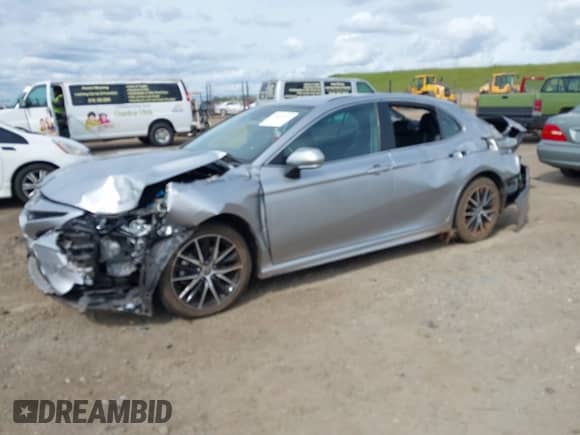 2023 Toyota Camry SE z VIN 4T1G11AK5PU726016, wystawiony jako IAAI lot #41870301 z przebiegiem 62 110 mil mil oraz . Historia ofert i sprzedaży dostępna na DreamBid. Obrazek 6.