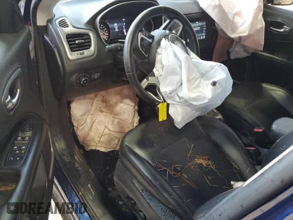 2018 Jeep Compass Latitude z VIN 3C4NJCBB4JT300597, wystawiony jako Copart lot #66978695 z przebiegiem 87 685 mil mil oraz Szkoda całkowita • Salvage title. Historia ofert i sprzedaży dostępna na DreamBid. Obrazek 8.