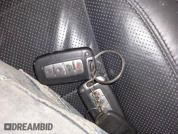 2013 Hyundai Genesis R-Spec z VIN KMHGC4DH8DU219604, wystawiony jako IAAI lot #41999447 z przebiegiem 211 085 mil mil oraz . Historia ofert i sprzedaży dostępna na DreamBid. Obrazek 11.